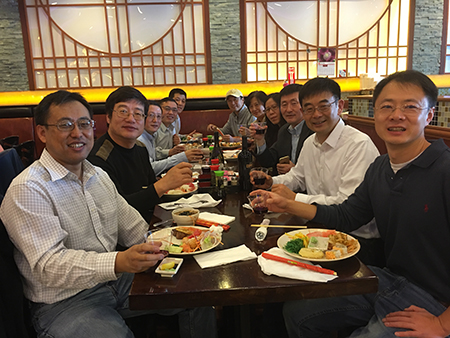 汪俊博士（右3）和专家们介绍兰科博弈RankBet的最新国内大事记